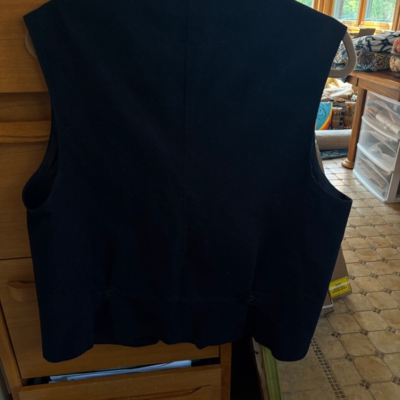 Claiborne Black Vest - Picture 2 of 2